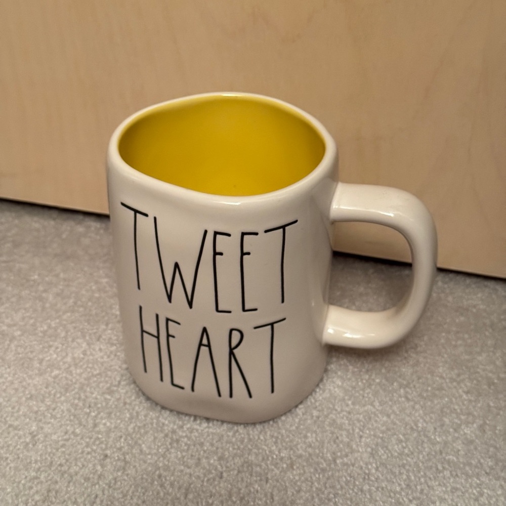 NEW Rae Dunn White and Yellow Tweet Heart Mug